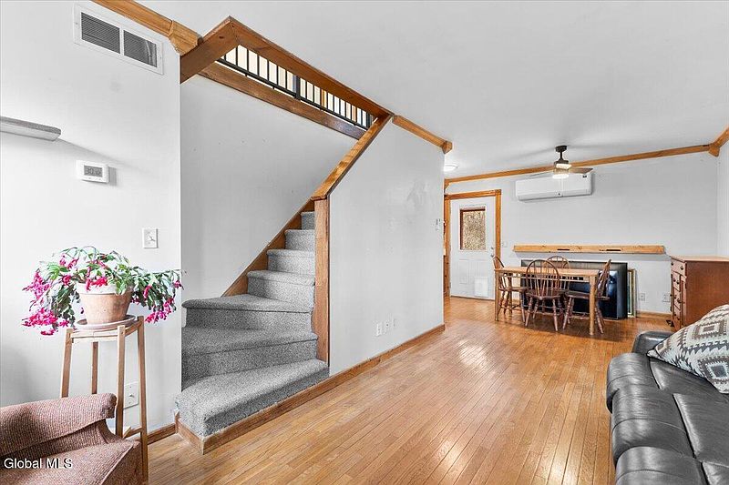 5th image of 293 Fort Edward Road