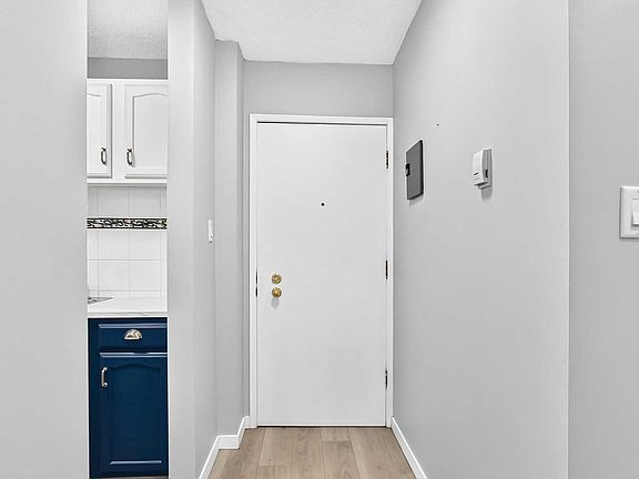 5th image of 635 56th Ave SW #207