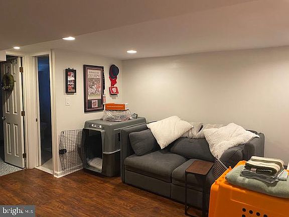 4th image of 524 E Alexandria Ave