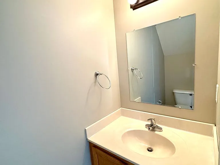 433 Leslie Ct — Photo 13