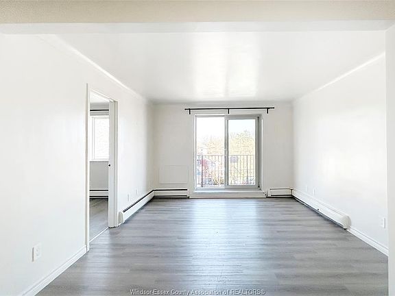5th image of 2136 Wyandotte St W #32