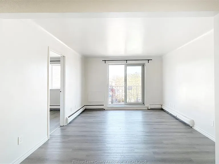 2136 Wyandotte St W #32 — Photo 5