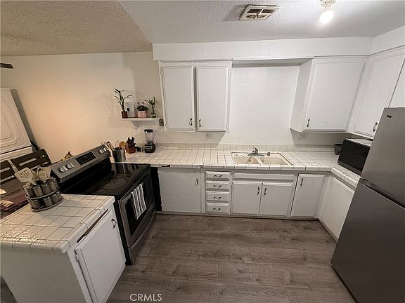 5th image of 521 S Lyon St Unit 85