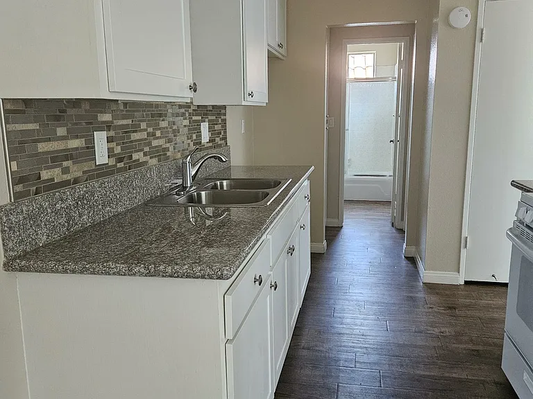 Bright & Wardman Apartments — Photo 9