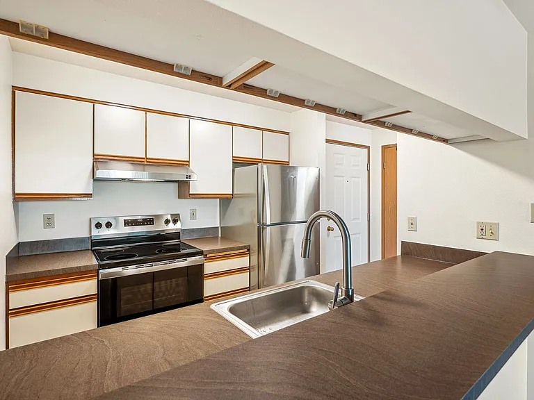 Daniels Apartments — Photo 13