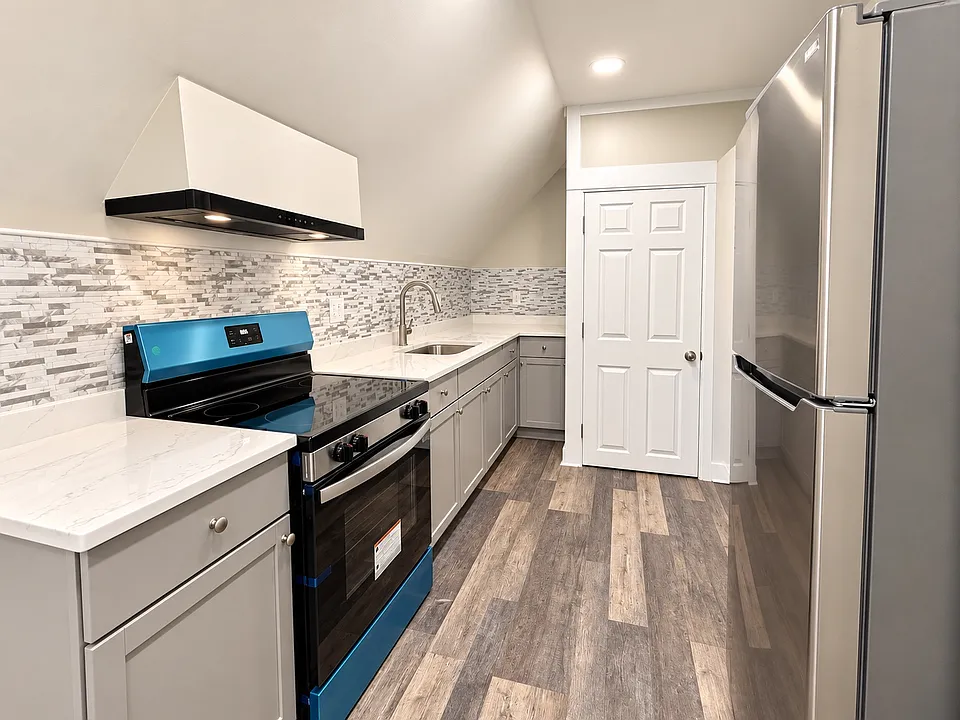 7 Cherry St #3