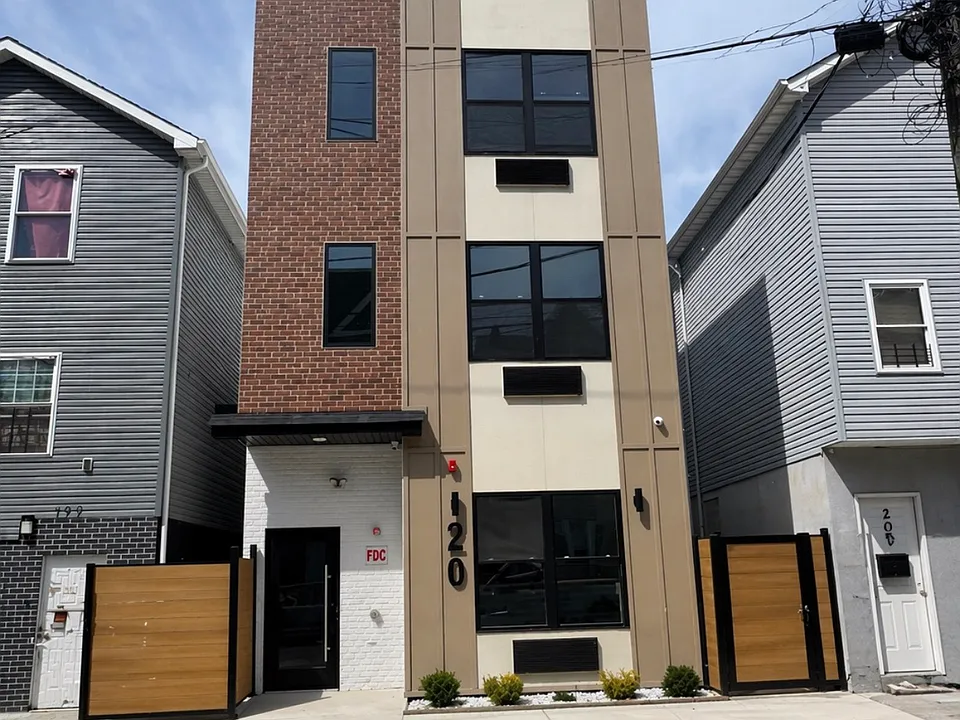 121 Governor St