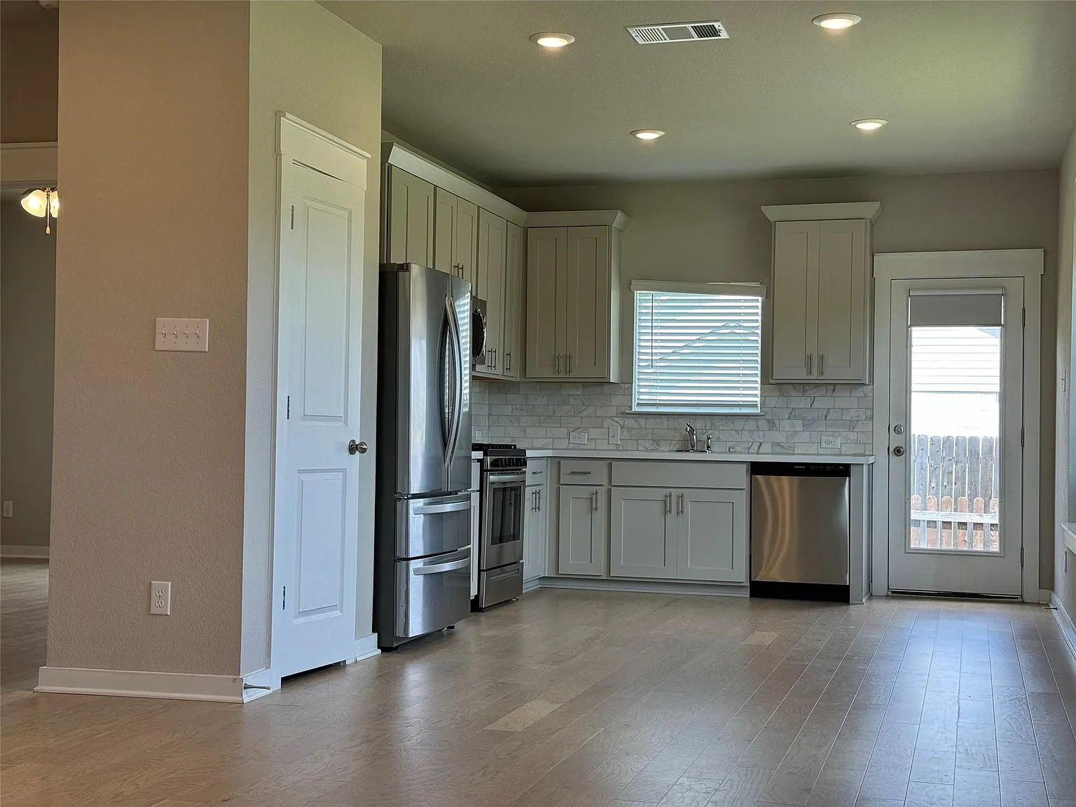 4 bed, 2.5 bath, 2124 sqft, $2,250 — Photo 4