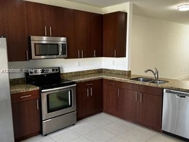 4017 SW 149th Ct #Townhouse 4017 — Photo 11