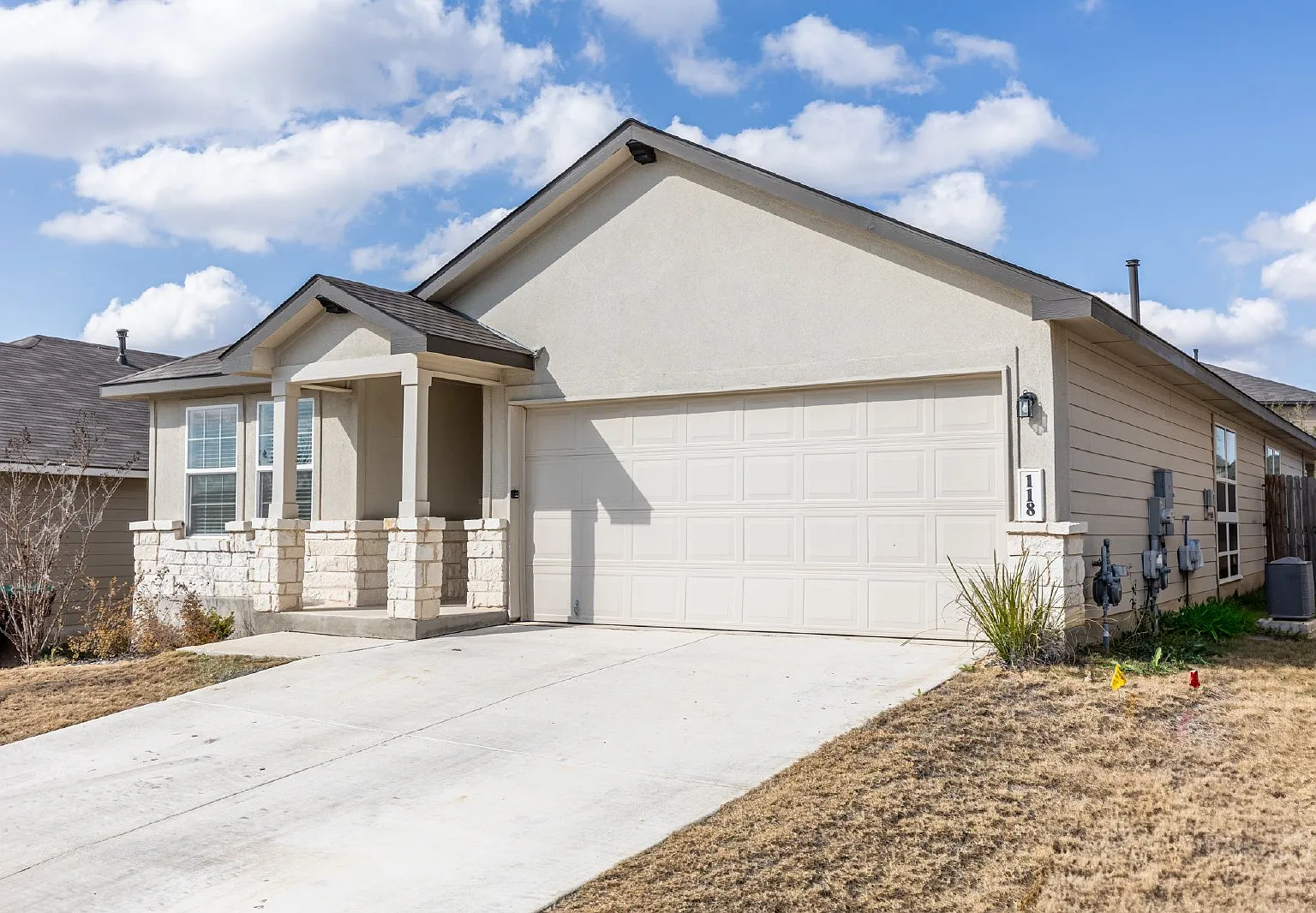 4 bed, 2.0 bath, 1901 sqft, $1,895 — Photo 2