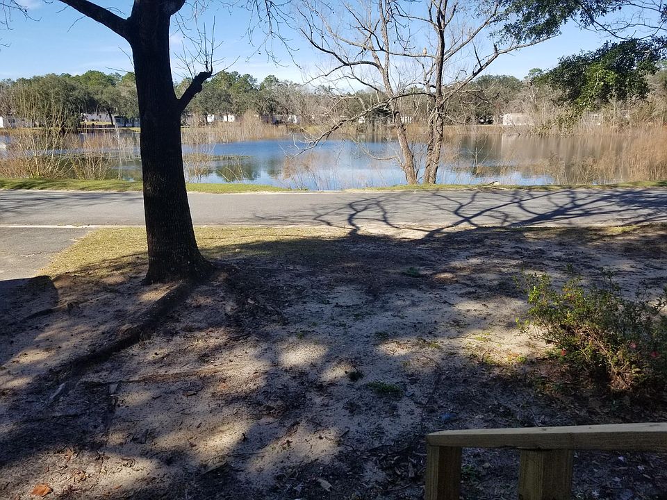 Beautiful view of the lake.