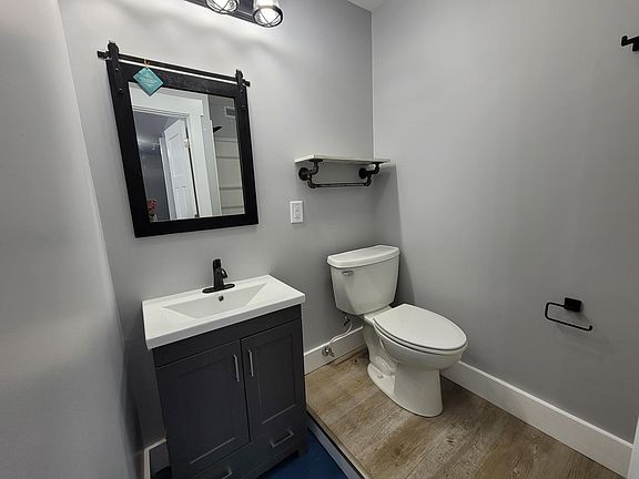 3rd image of 411 S Main St APT 1