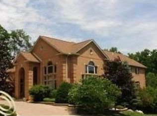 26586 Trillium Dr, Farmington Hills, MI