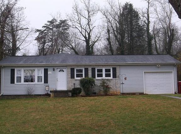 2nd image of 2917 Chatham Dr