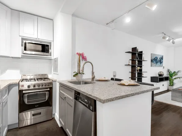 240 East 35th Street image 2 of 6