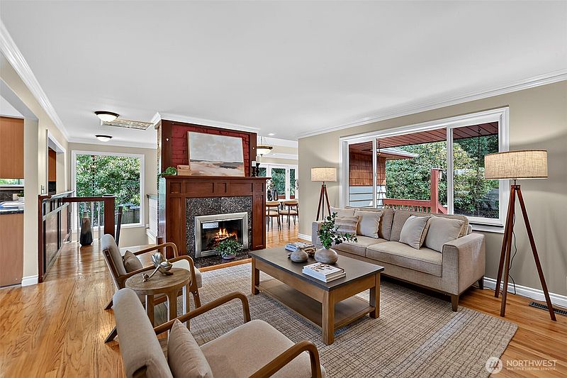 4th image of 18973 8th Avenue SW