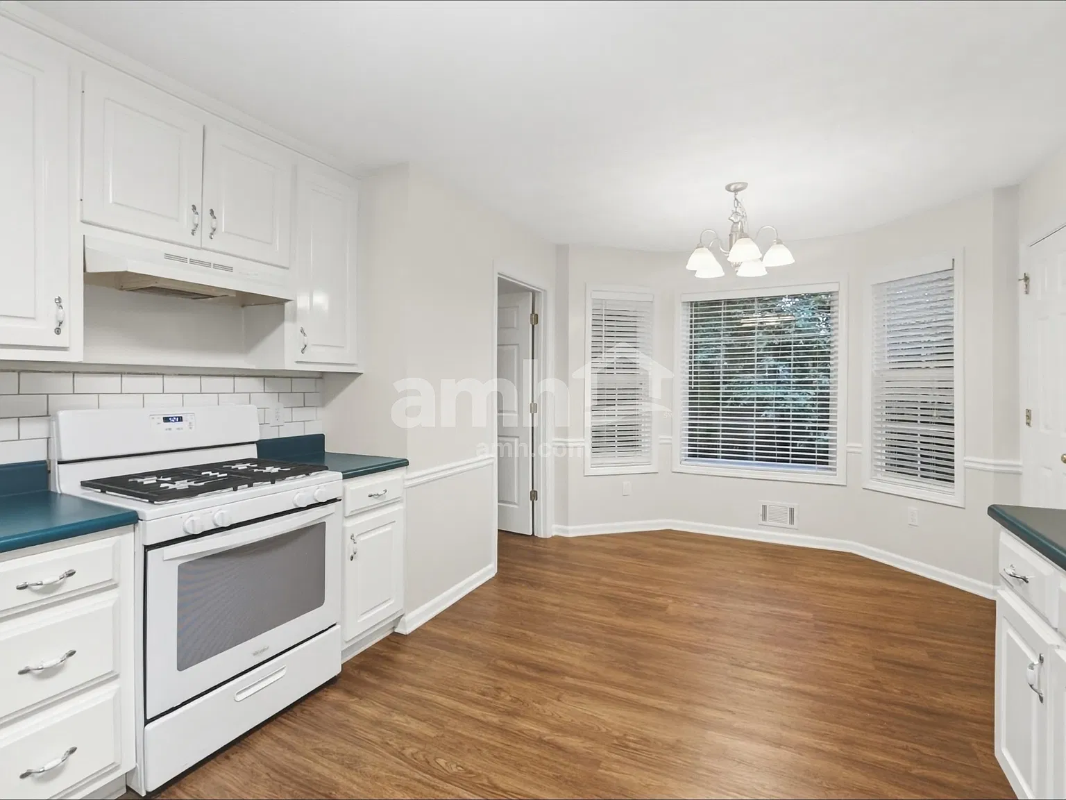 4 bed, 3.0 bath, 1806 sqft, $2,345 — Photo 3
