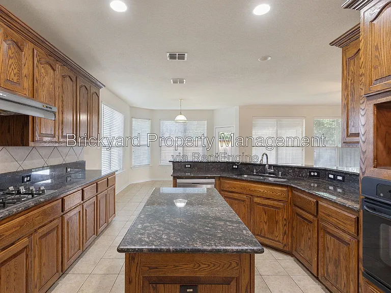 4409 Mitchell Ln — Photo 40