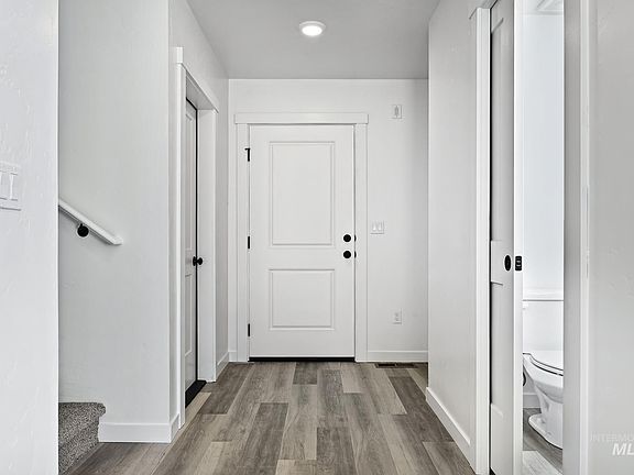 4th image of 1925 Jensens Way