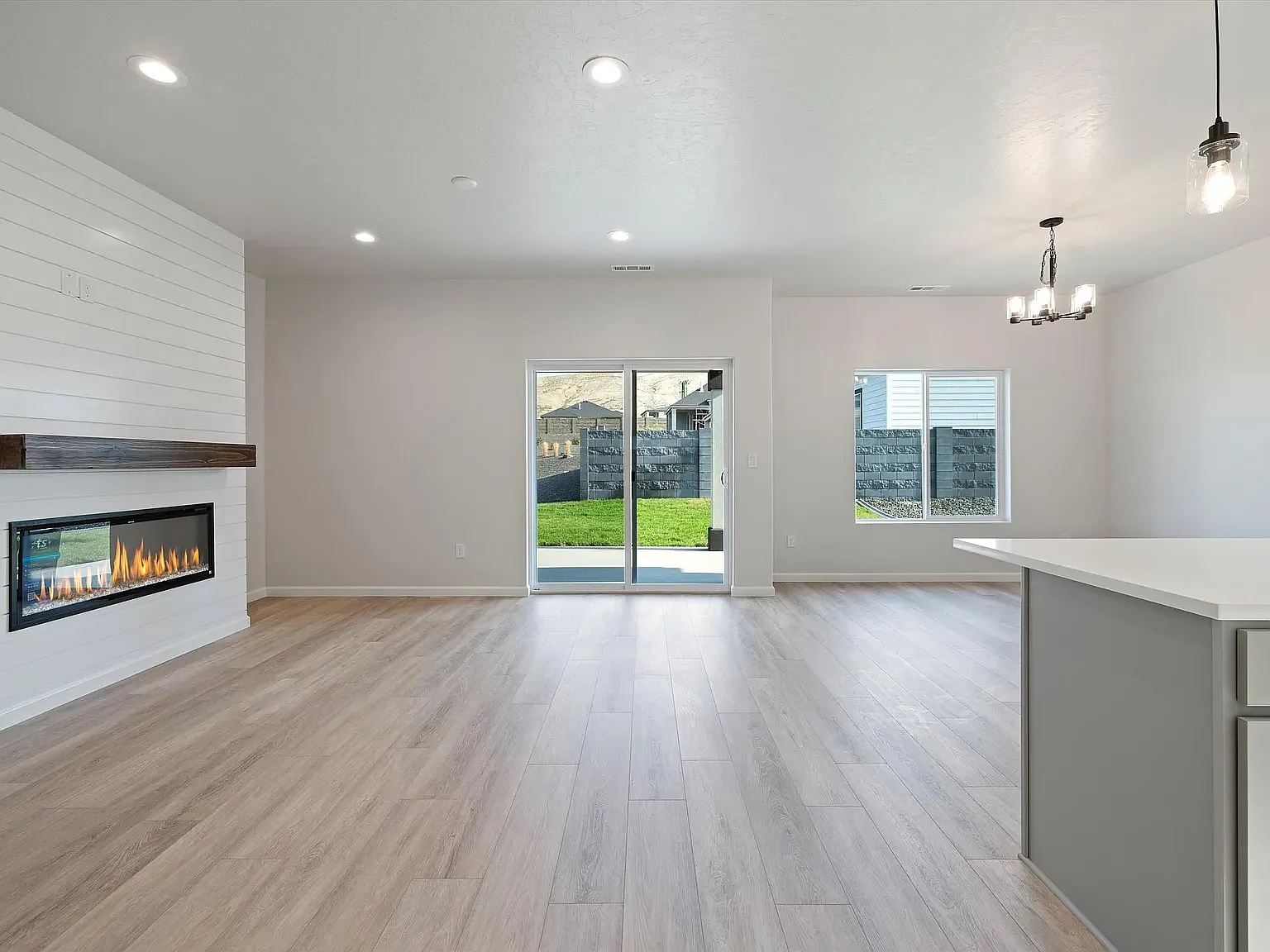 3 bed, 1438 sqft, $3,000 — Photo 2