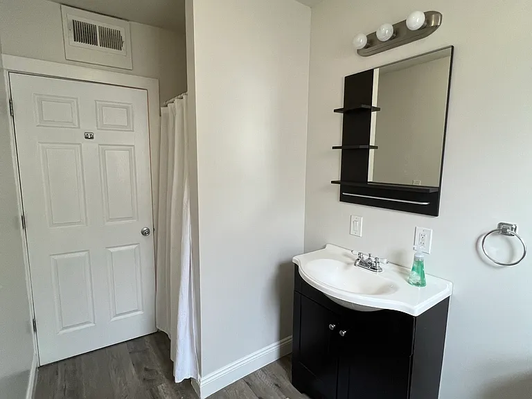 1155 S Plymouth Ave — Photo 18