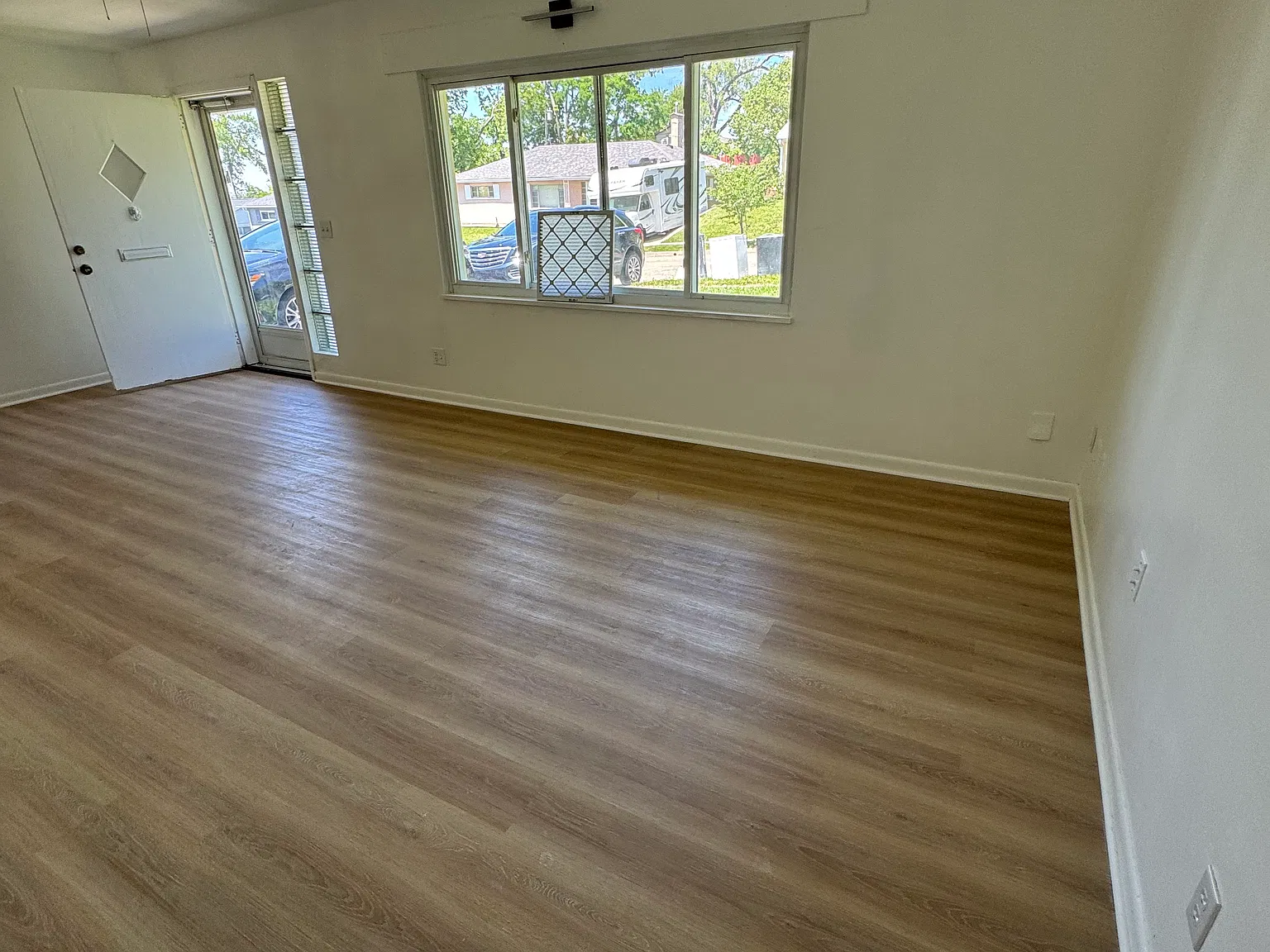3 bed, 1230 sqft, $1,350 — Photo 3