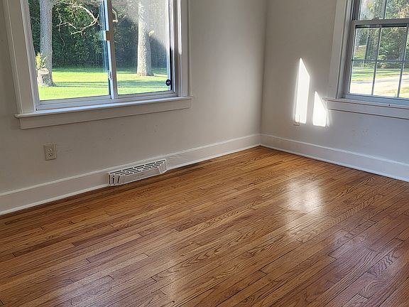 5th image of 29W258 Warren Ct