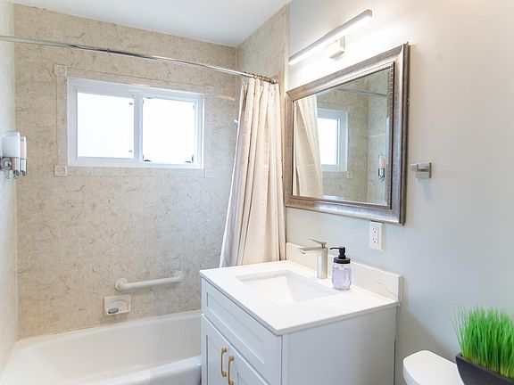 4th image of 3219 Irlanda Way #1