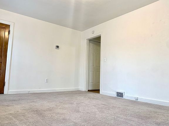 3rd image of 1004 E Crosstown Pkwy APT 2