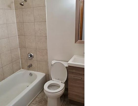4th image of 3017 W Lexington St #2