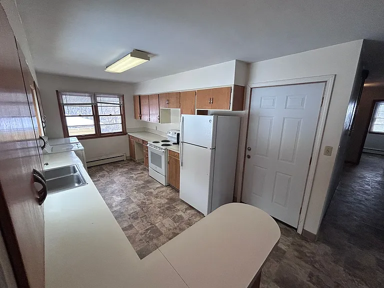 265 Viking Dr — Photo 6