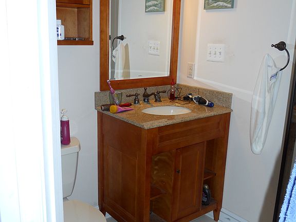 Full on suite bath for guest suite/au pair suite/mother in l