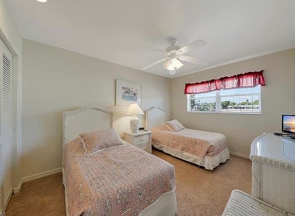 5th image of 827 E Gulf Dr Unit D5