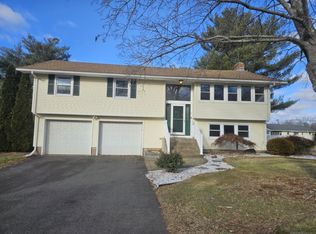 8 Robin Rd, Vernon, CT 06066
