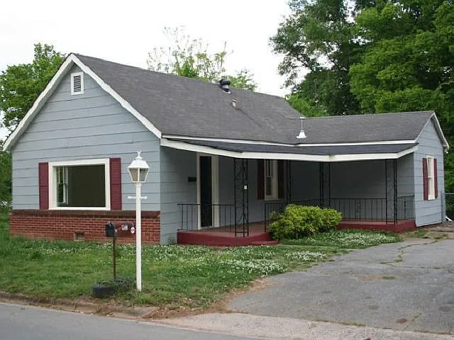 503 Cedar Ave SW photo 1