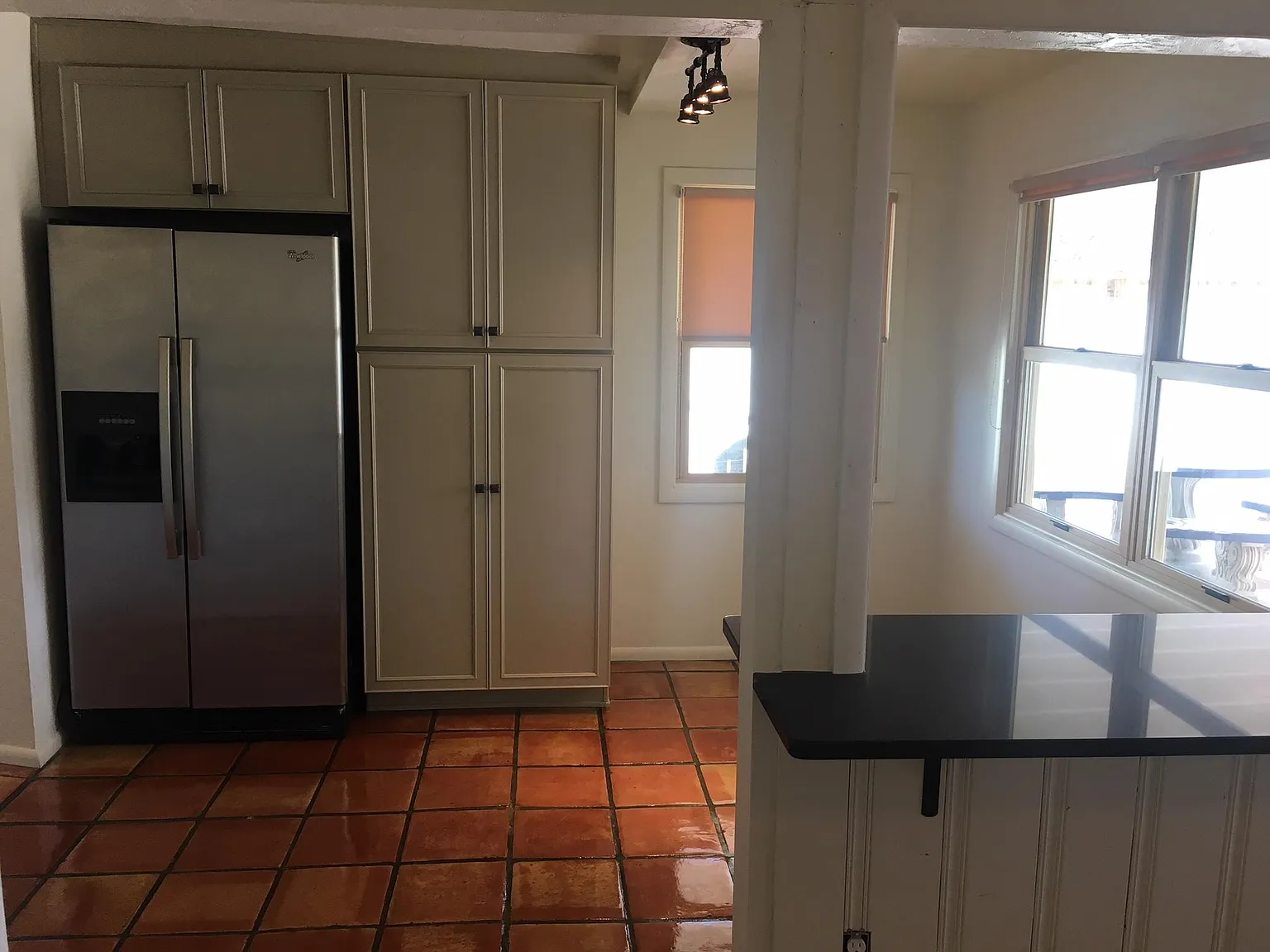 2518 E Hedrick Drive — Photo 3