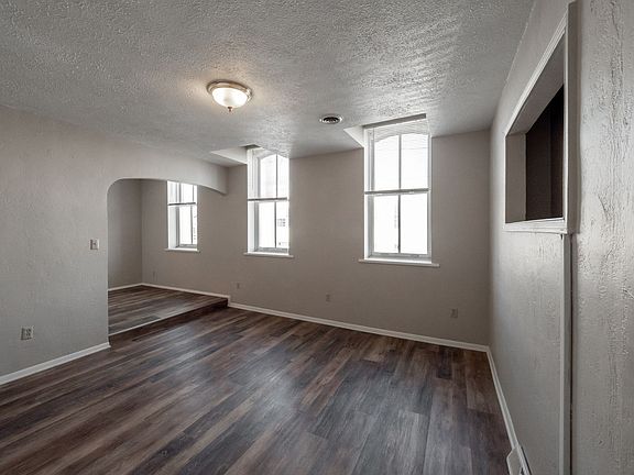5th image of 2308-2310 E Carson St #2