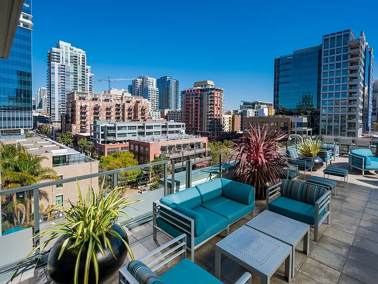 325 7th Ave #2303 — Photo 93