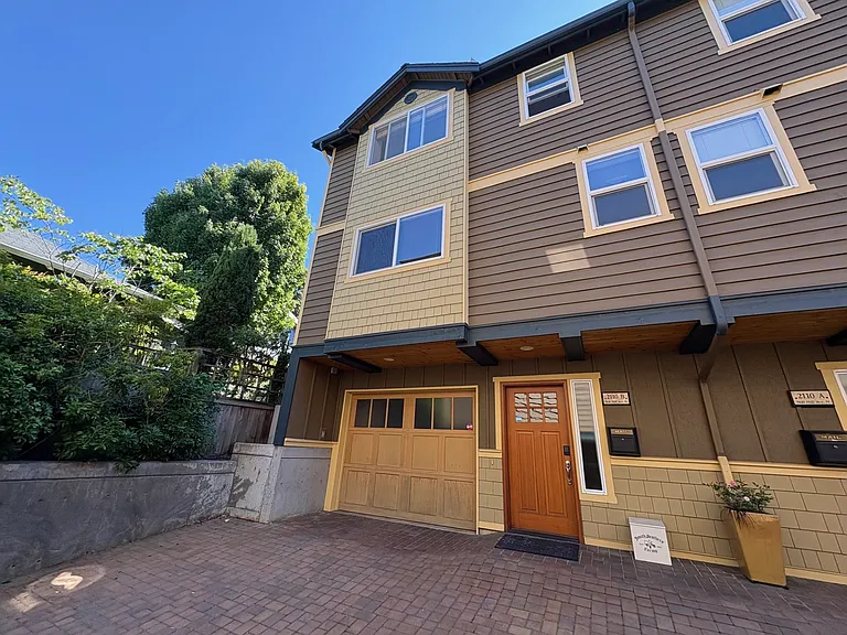 2110 Nob Hill Ave N #B — Photo 1