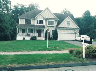 100 Fox Hollow Ln, Bristol, CT 06010