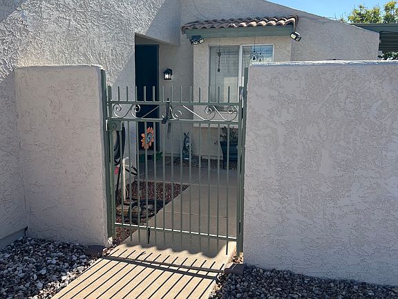 3rd image of 2105 N Villas Ln