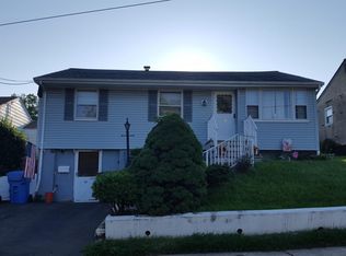 81 Conduit Way, Colonia, NJ 07067