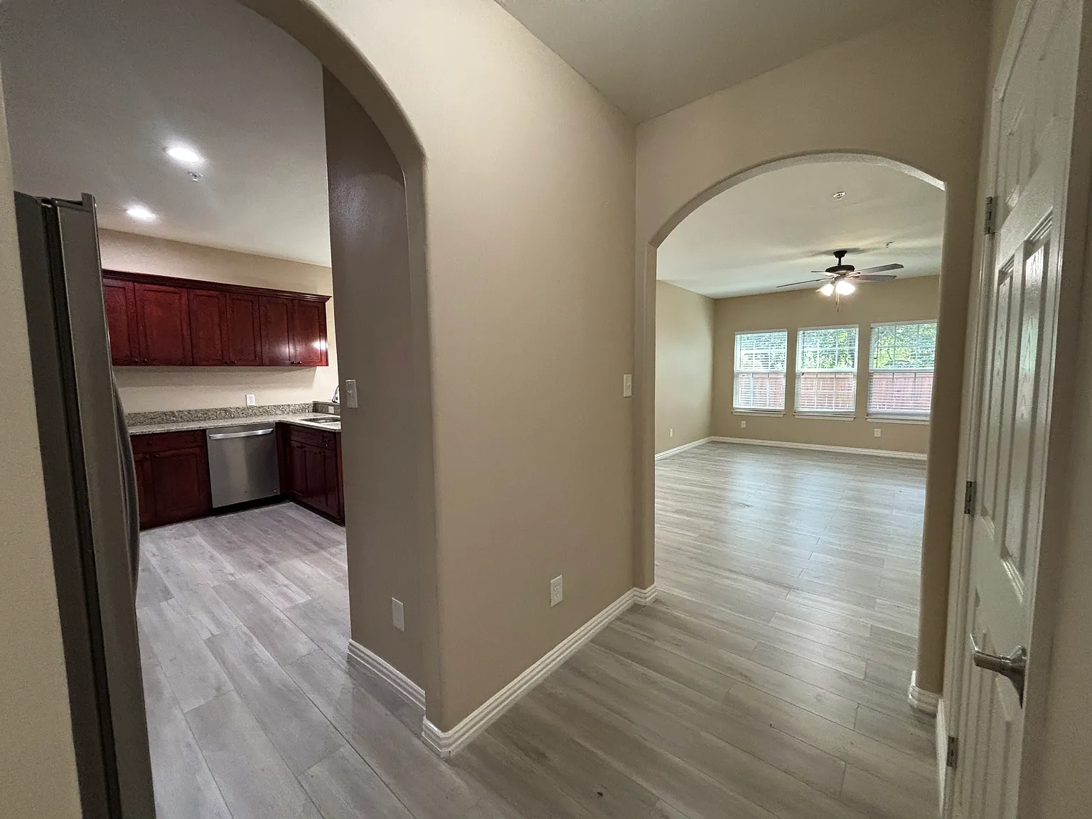 3 bed, 2.5 bath, 1989 sqft, $2,500 — Photo 3