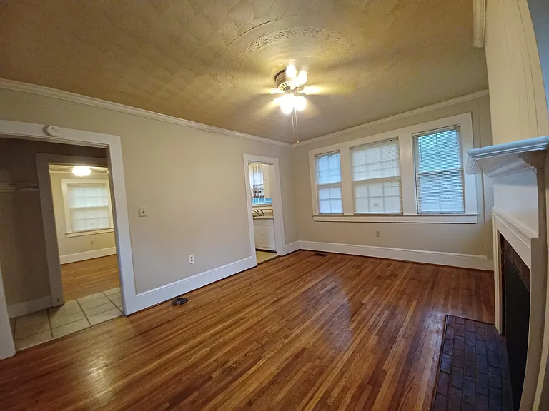 1104 White St — Photo 3