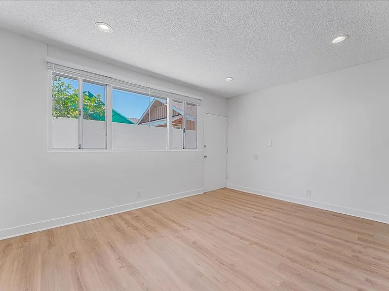 1626 Pine Ave #D — Photo 2