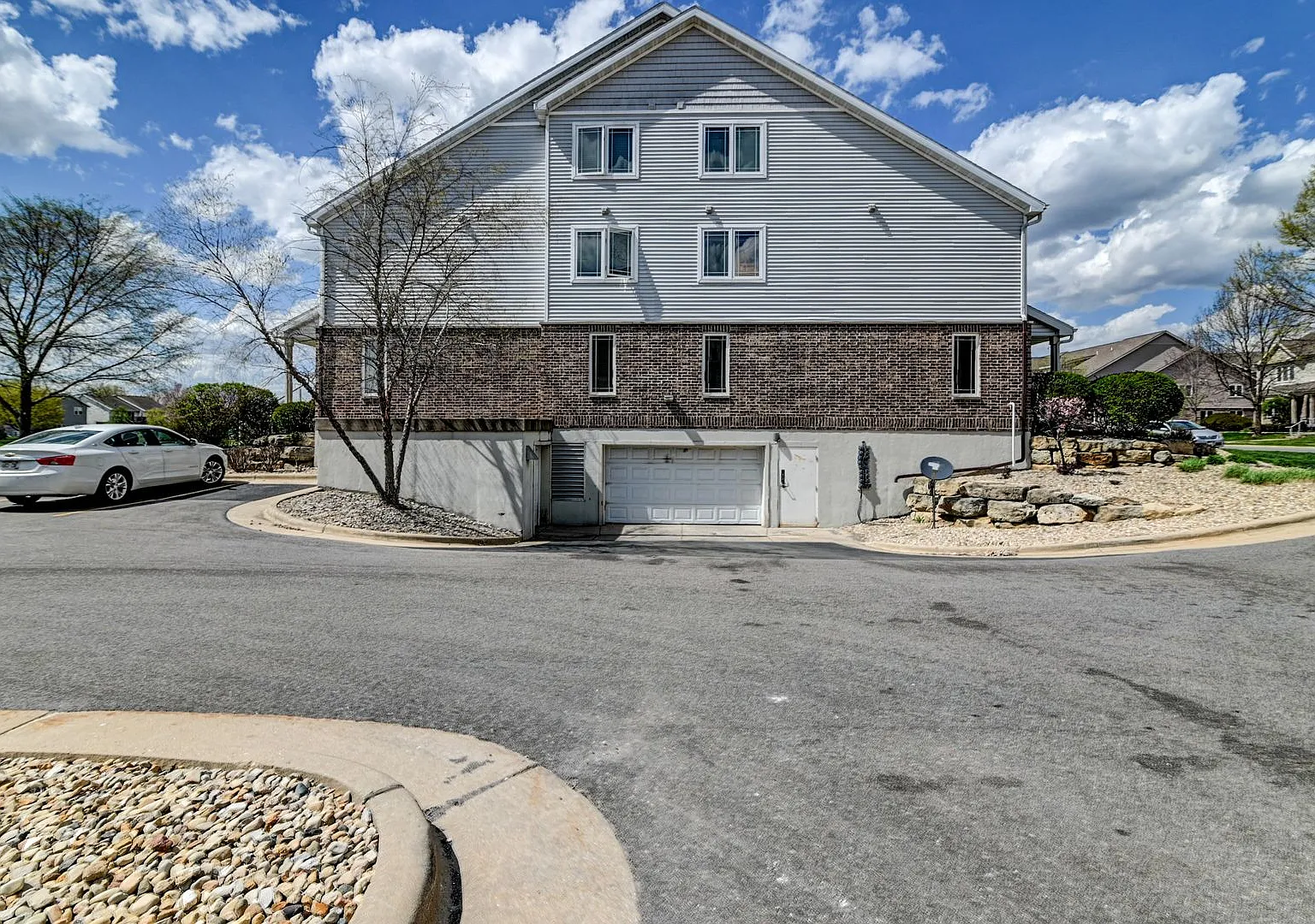 Fairhaven Court Townhomes — Photo 2