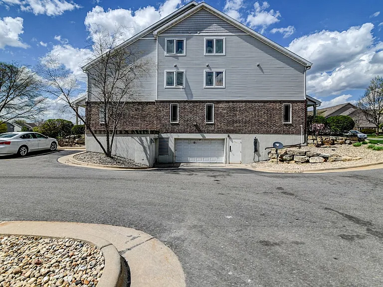 6711 Fairhaven Rd — Photo 9