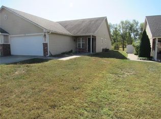 1120 Pebble Beach Ln, Ottawa, KS 66067