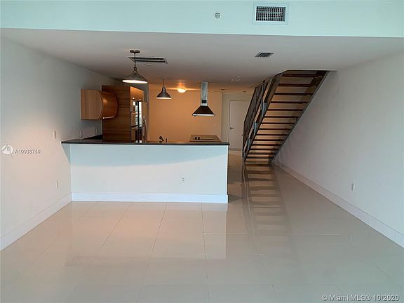 2nd image of 2950 NE 188th St APT 428