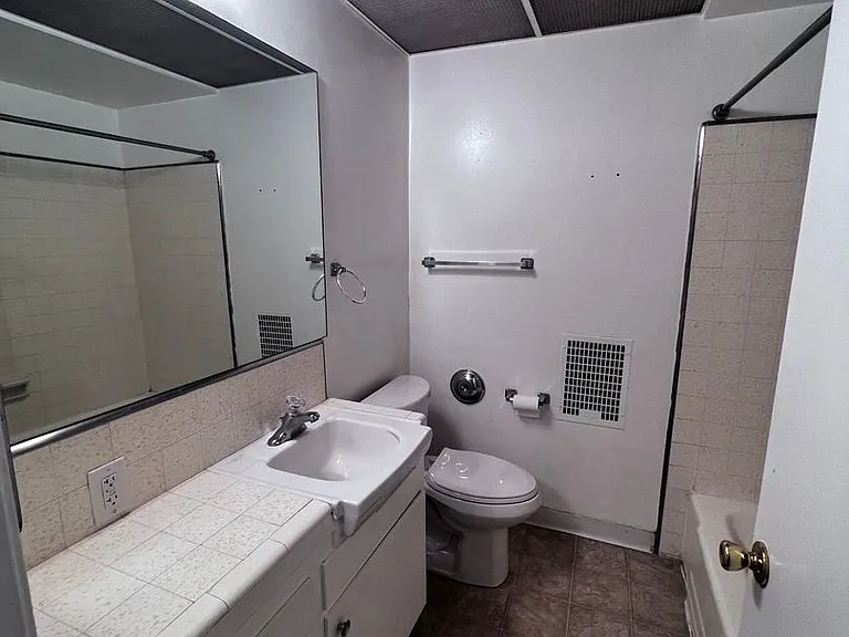 732 Sidonia Ave — Photo 7